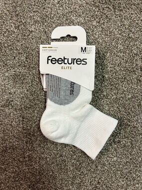 Feetures light cushion socks